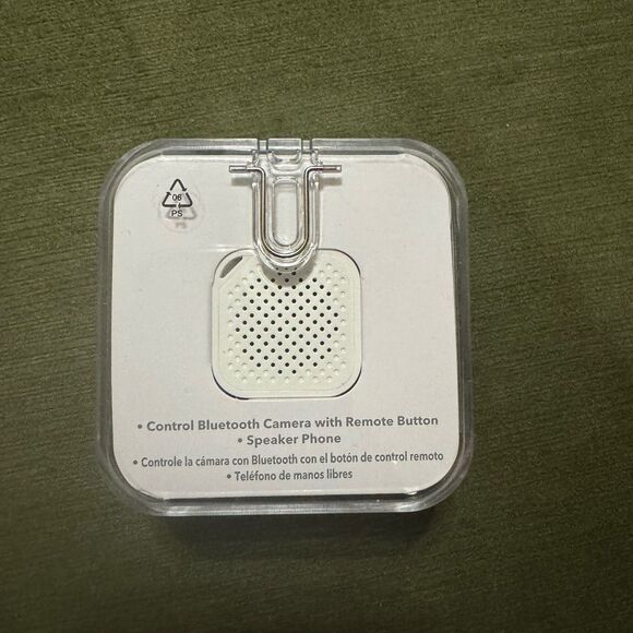 Insignia Bluetooth Selfie Speaker with Camera Remote Button | New - Picture 3 of 3